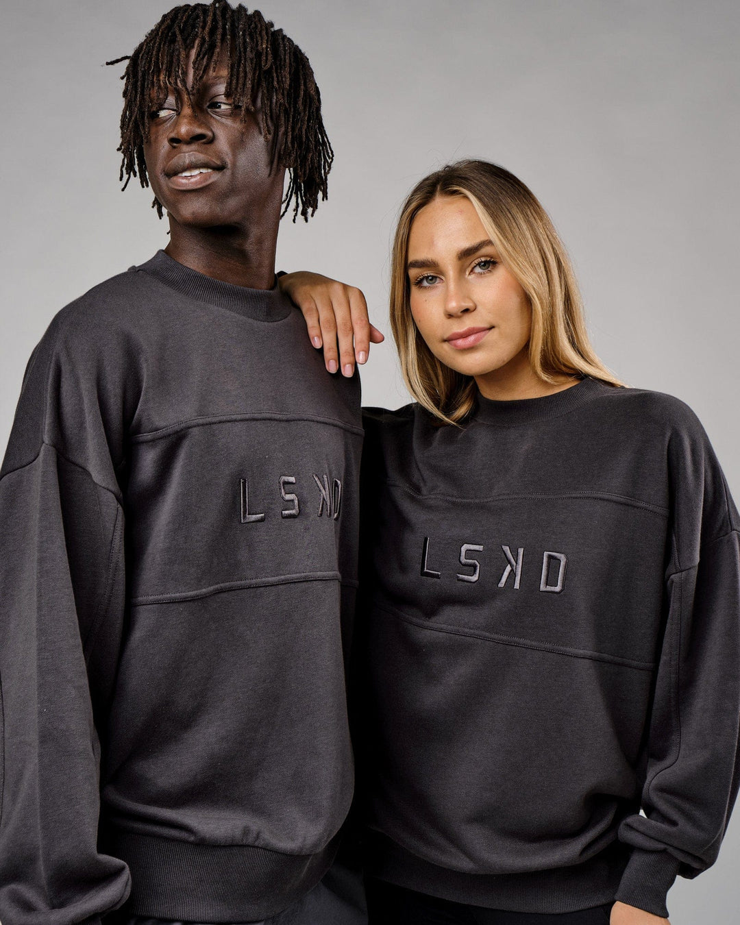 Duo wearing Unisex Slice Sweater Oversize - Phantom