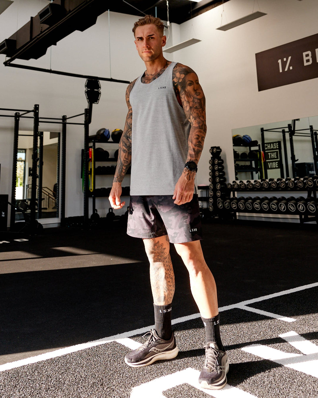 Man wearing Light Grey Marl Perform VapourLFX Tank