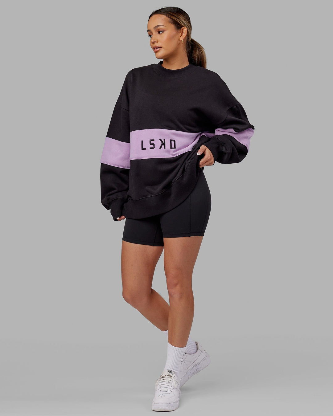 Woman wearing Unisex Extra Time Sweater Oversize - Black-Pale Lilac