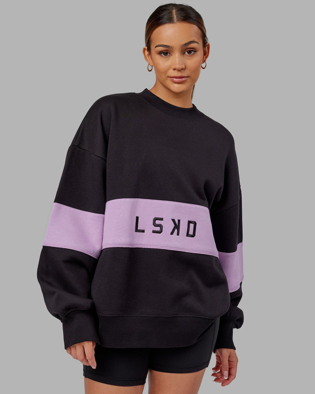Woman wearing Unisex Extra Time Sweater Oversize - Black-Pale Lilac